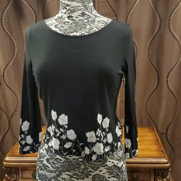 Cooperative Tops - Cooperative black crop top w/white flowers, size M